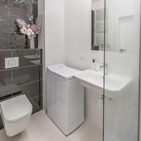 Cozy And Spacious-golden Apartment-city Center&s42 *