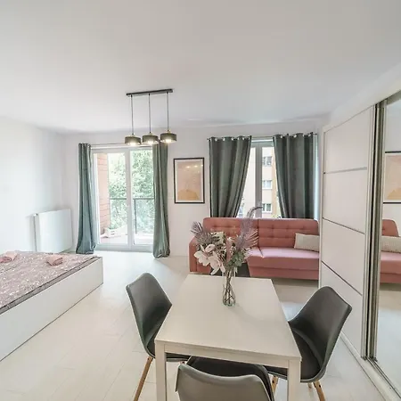 Apartment Cozy And Spacious-golden Apartment-city Center&s42 Warsaw